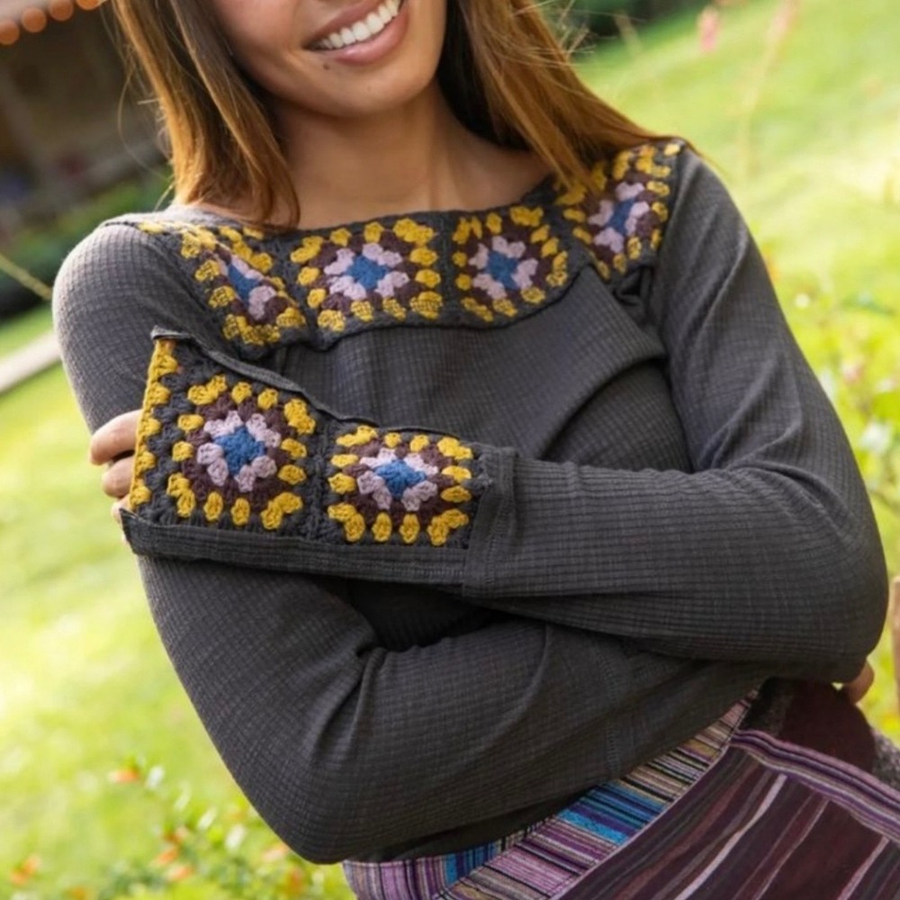 New Natural Life Charcoal Gray Hazel Granny Square Crochet Long Sleeve Shirt Med